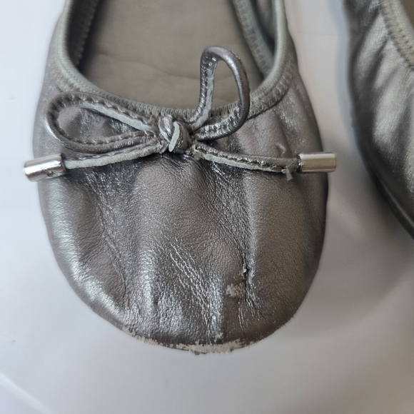 ⭐️40% Off⭐️ Me Too Lilly Ballet Flats in Metallic Pewter - Picture 6 of 10